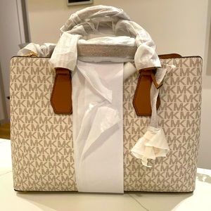 Brand new Michael kors bag.